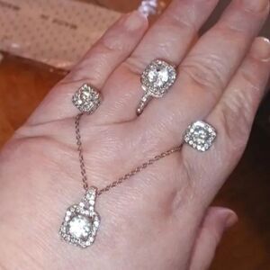 Stunning jewelry set for women